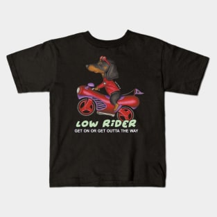 Cute adorable Black Doxie Dachshund Riding vintage classic Motorcycle Kids T-Shirt